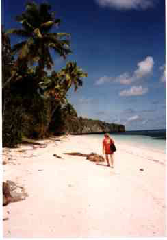 Btuata- Wei&szlig;er Sandstrand, hohe Kalkfelsen