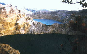 Blick auf die Kraterseen des Kelimutu