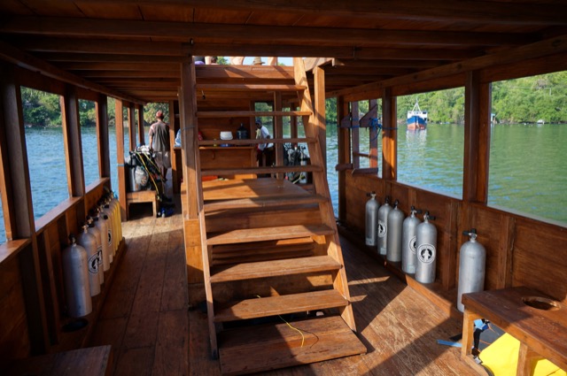 Großes Tauchboot Treppe zum Sundeck