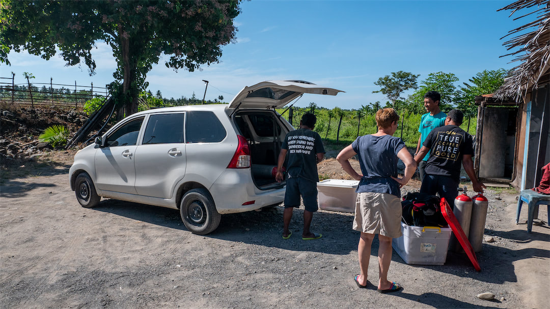 Dayly routine loading our car