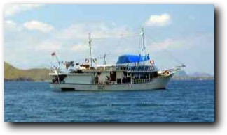 Unser erstes Tauchschiff vor Komodo