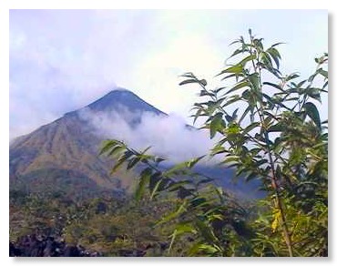 Vulkan auf Siau, Indonesien