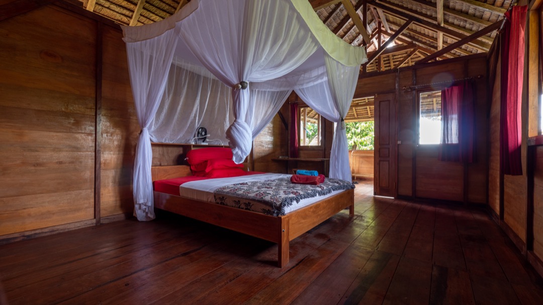 Nakaela Lodge. Interior of Bungalow