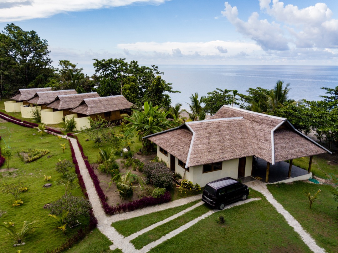 Nakaela Lodge. Restaurant and Bungalows