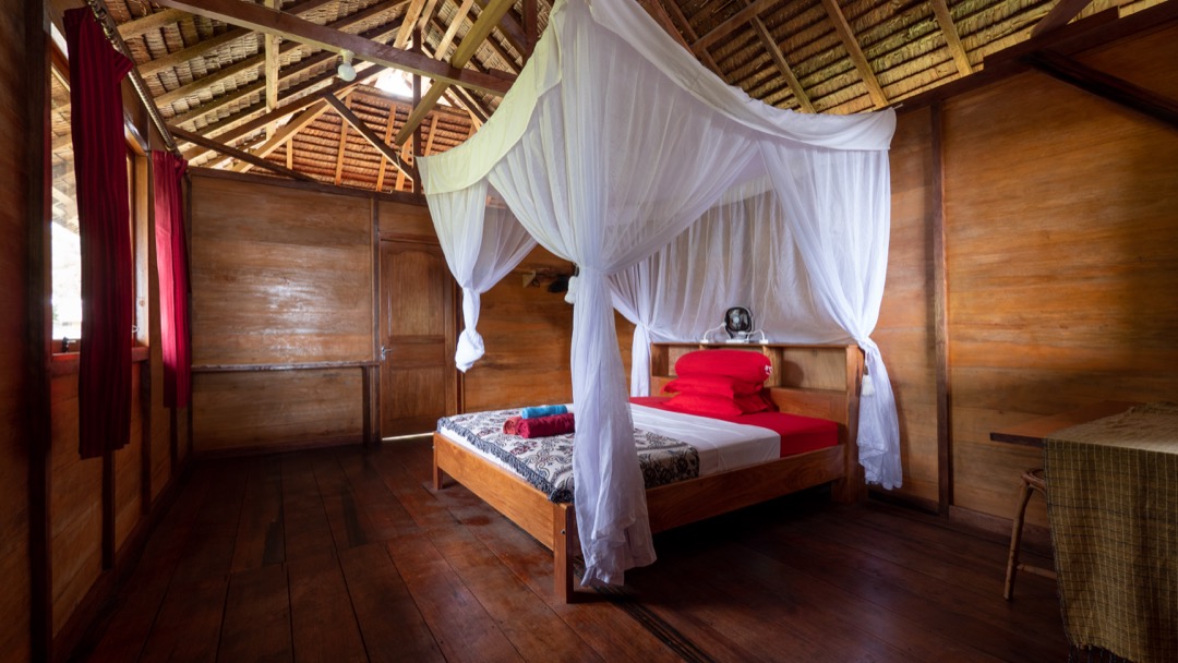 Nakaela Lodge. Bungalow mit Doppelbett