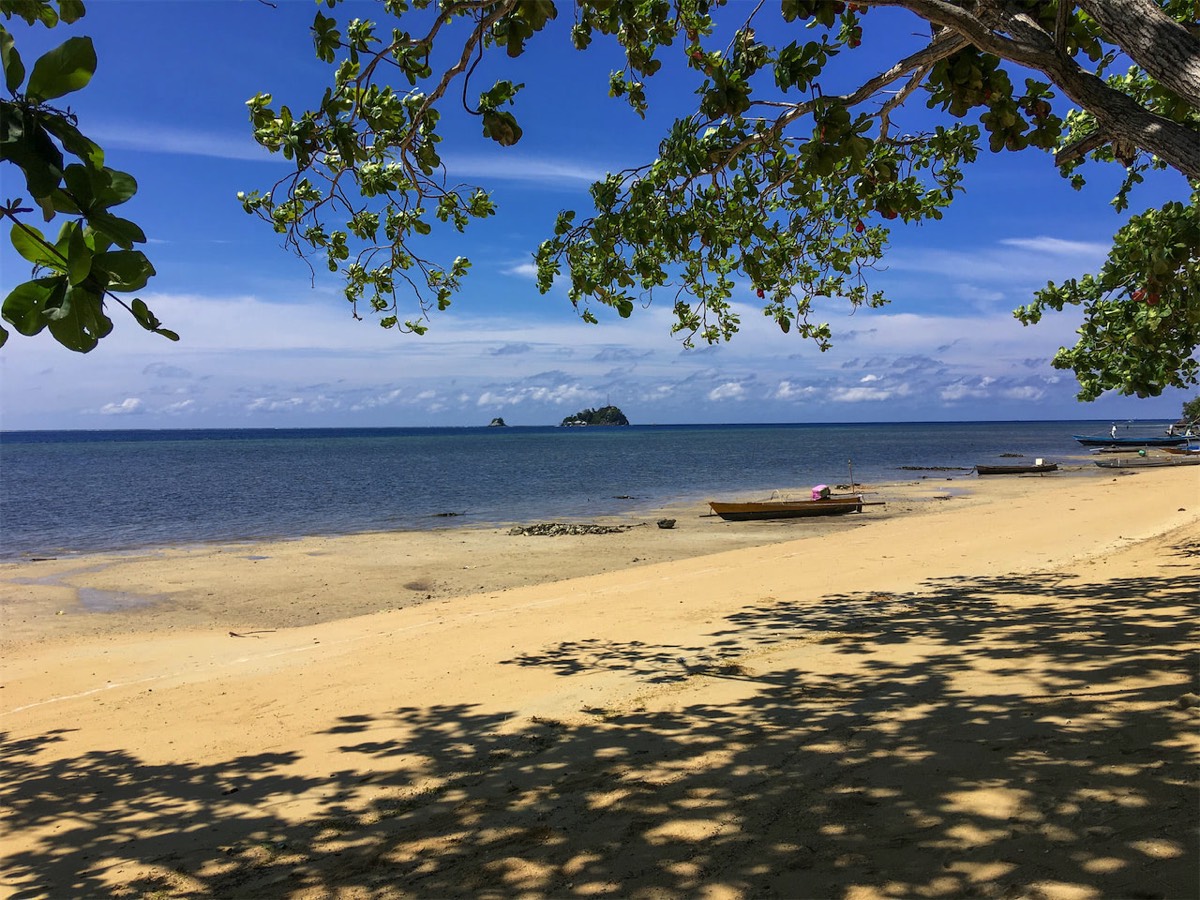 Strand bei Tolitoli