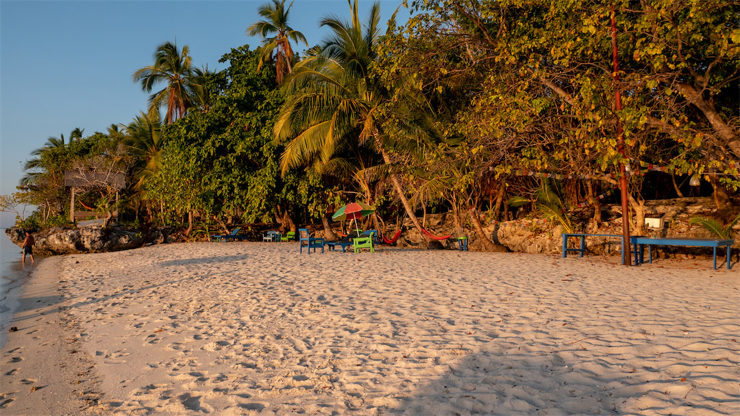 Hoga Island Dive Resort beach