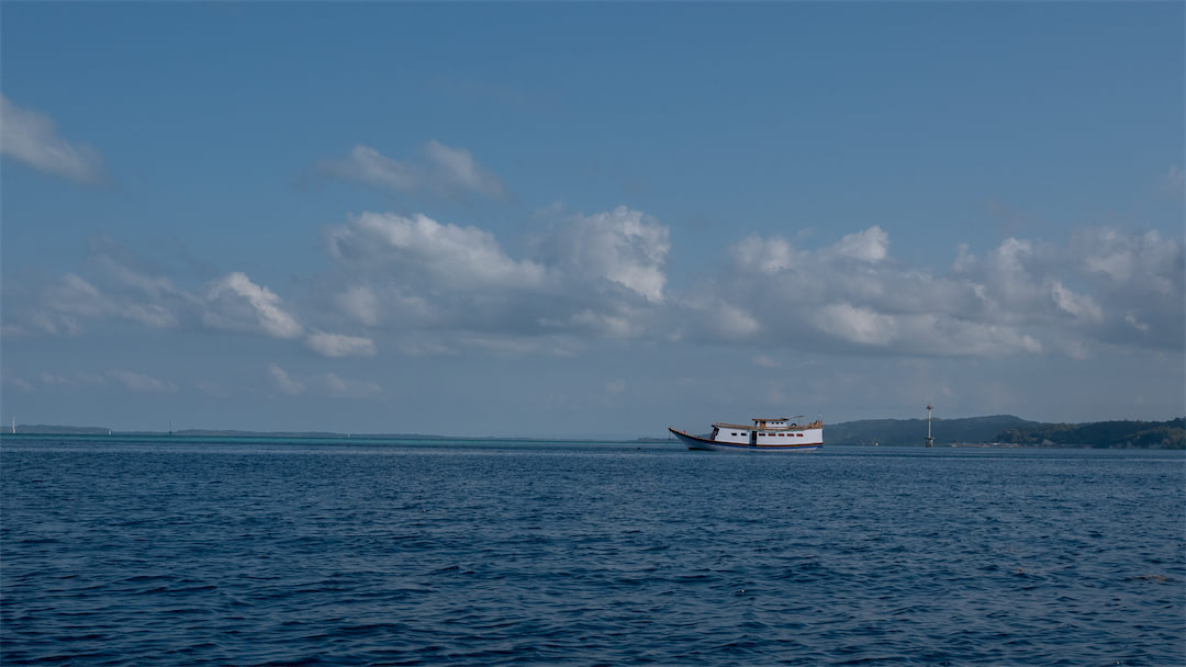Tauchschiff des Hoga Island Dive Resorts